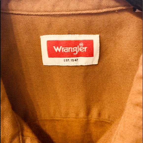 Wrangler NWOT mens long button down brown/khaki shirt. Size Med. - Picture 5 of 8